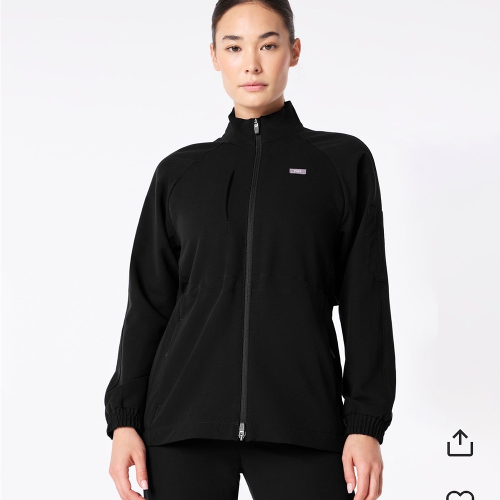 Figs Alberta cinched waist scrub jacket black